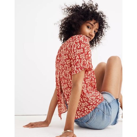 Madewell Crinkled Button-Back Tie-Front Tee - Picture 3 of 7